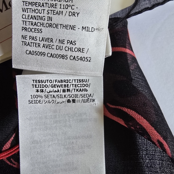 Alexander McQueen Skull Silk Scarf Black Red - Picture 7 of 10